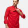 Herrenmodell in roter Stretch-Kochjacke 411LANG Langarm – Vorderansicht