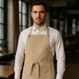 StrongAnt M627 Canvas-Latzschürze Natur – Editorial Aufnahme Gastronomie